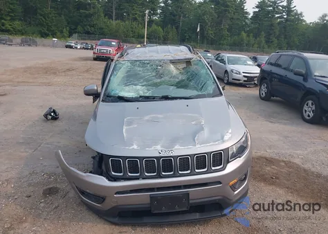 2019 Jeep Compass Latitude 4X4 из США, поврежденный, VIN 3C4NJDBB0KT827673